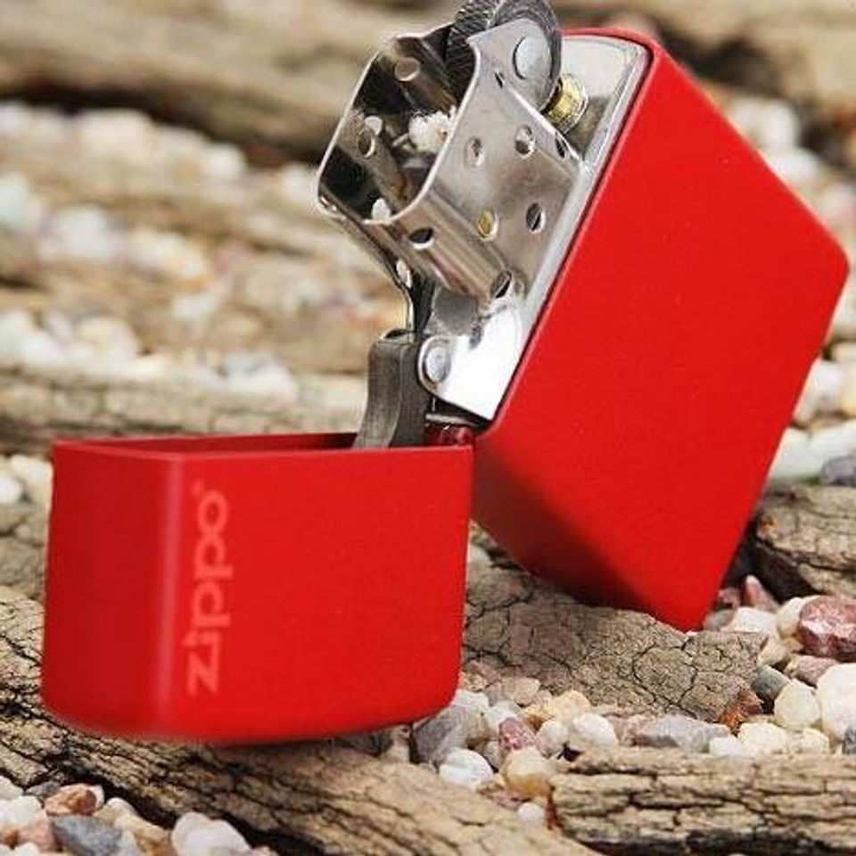Bật Lửa Zippo 233ZL Màu Đỏ Nhám Có Logo - Bật Lửa Chất Liệu Đồng Bền Bỉ, Thiết Kế Sang Trọng, Quà Tặng Tinh Tế