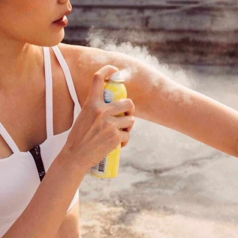 Xịt Chống Nắng Neutrogena Ultra Sheer Body Mist SPF 60+ 240g - Bảo Vệ Da, Không Thấm Nước, Tiện Dụng Cho Hoạt Động Ngoài Trời