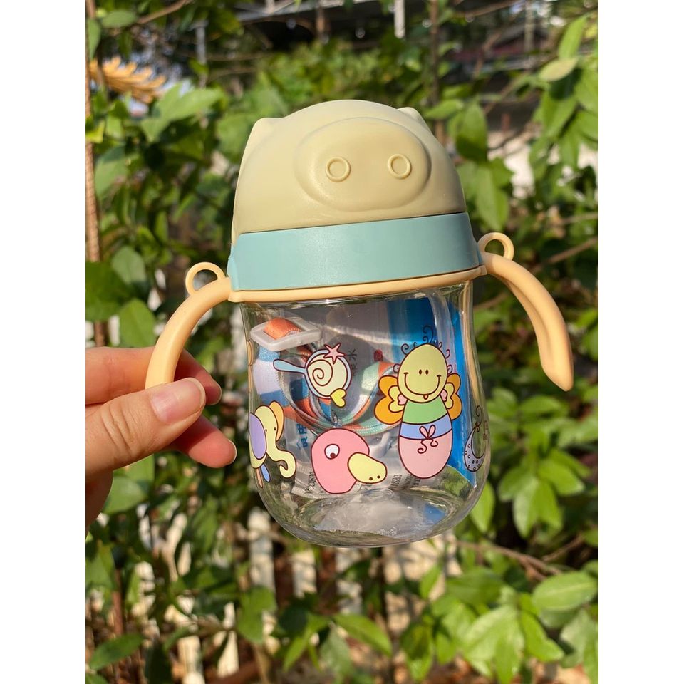 Bình Tập Uống Hình Heo Dễ Thương 250ml - Bình Nước Chống Sặc An Toàn Cho Bé, Kèm Dây Đeo Tiện Lợi, Chất Liệu Nhựa PP Chịu Nhiệt