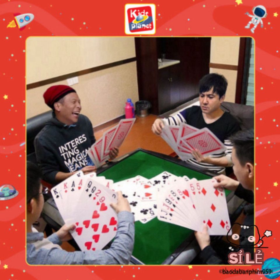 Bộ Bài Tây Poker Khổng Lồ A4 - Chất Liệu Bìa Cứng Sang Trọng, Trải Nghiệm Chơi Bài Thú Vị Cho Trẻ Em và Người Lớn