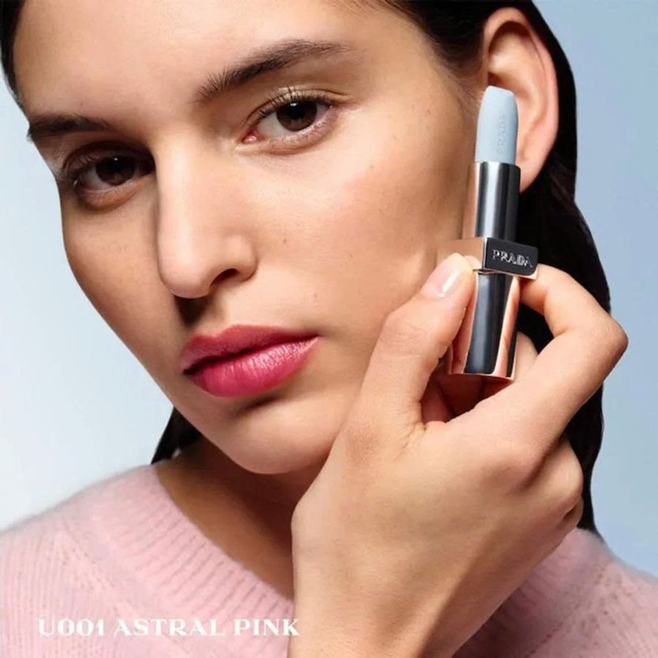 Son Dưỡng Prada Moisturizing Lip Balm U001 Astral Pink 3.8g - Son Dưỡng Hồng Cao Cấp Bảo Vệ và Cung Cấp Độ Ẩm Cho Môi