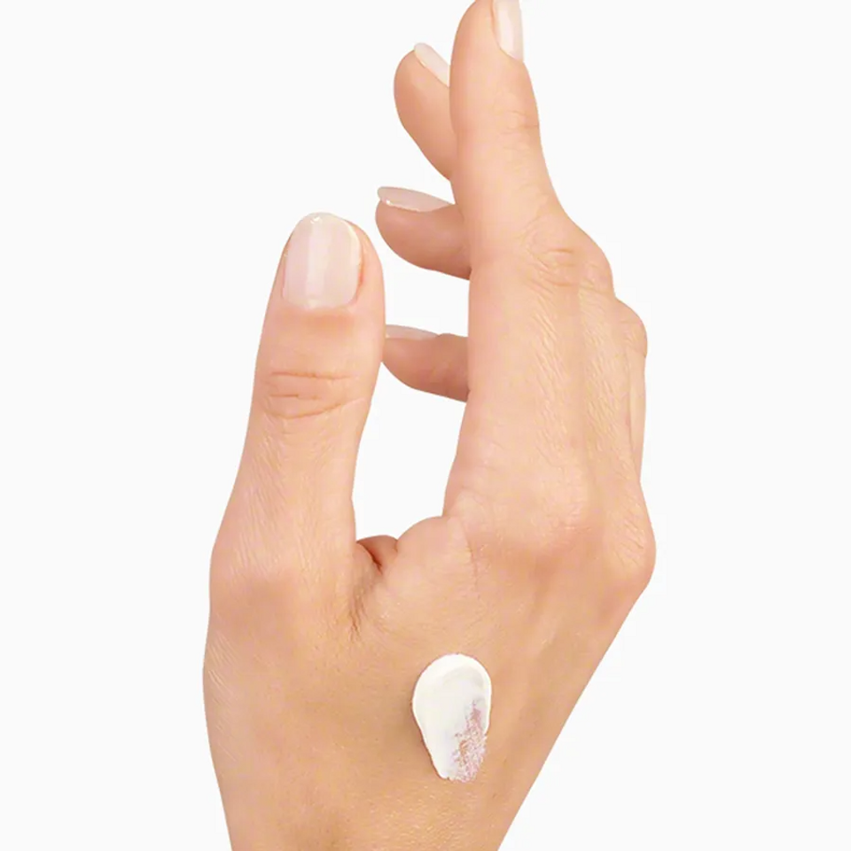Kem Chống Nắng Valmont Restoring Perfection SPF50 30ml - Bảo vệ da hiệu quả, Nuôi dưỡng và Phục hồi từ thương hiệu cao cấp Valmont