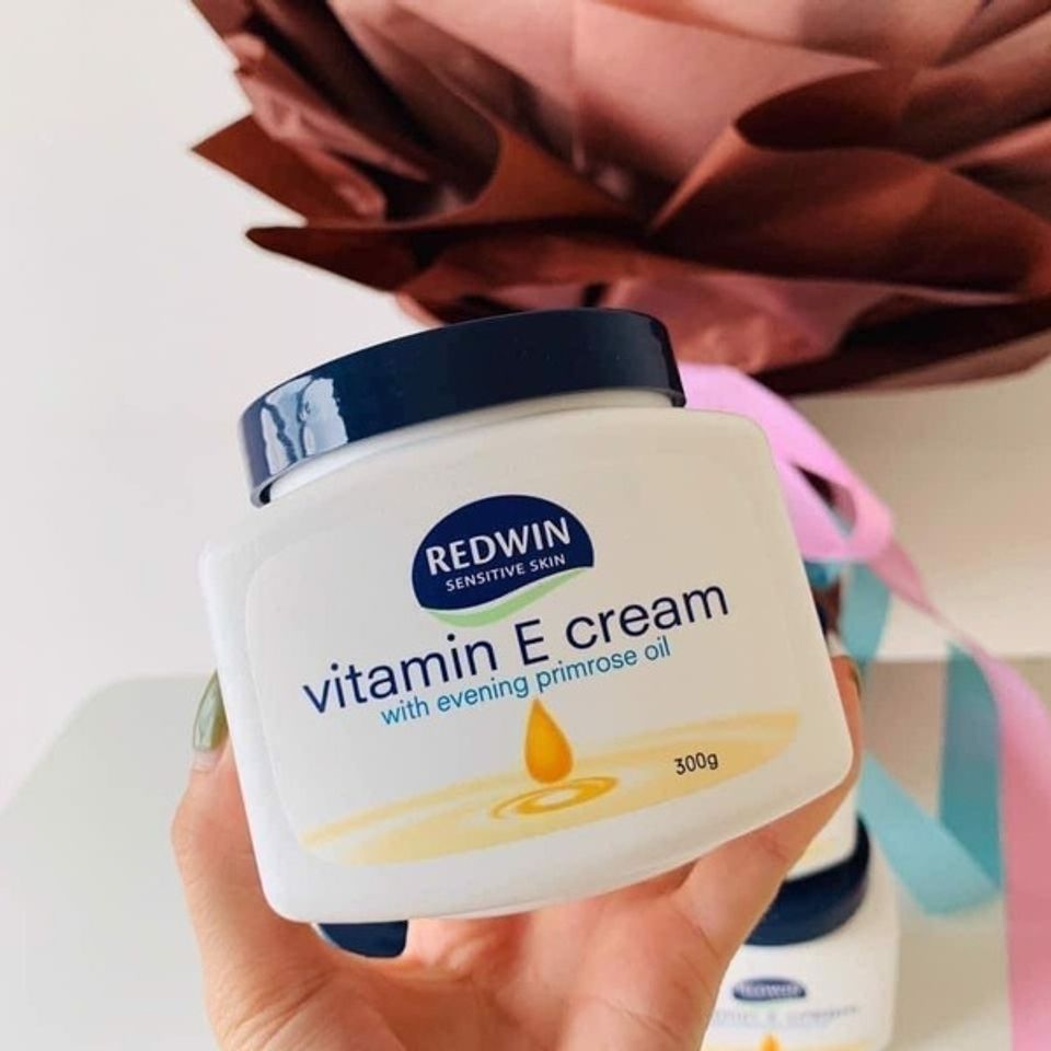 Kem Dưỡng Ẩm Redwin Vitamin E 300g - Chăm Sóc Da Mềm Mịn, Phục Hồi Độ Đàn Hồi, Thích Hợp Mọi Loại Da từ Úc