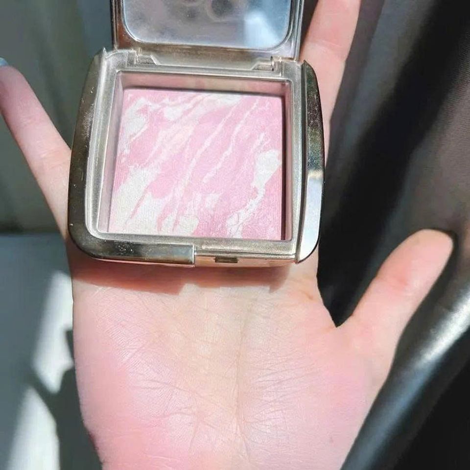 Phấn Má Hồng Hourglass Ambient Lighting Blush Màu Ethereal Glow - Trang Điểm Sang Trọng, Rạng Rỡ, Phù Hợp Mọi Loại Da