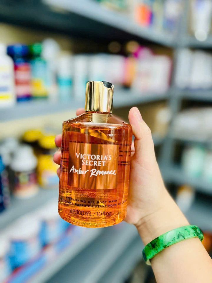 Sữa Tắm Victoria's Secret Amber Romance 250ml - Gel Nước Hoa Hương Ngọt Ấm Quyến Rũ, Dưỡng Ẩm và Làm Sạch Da