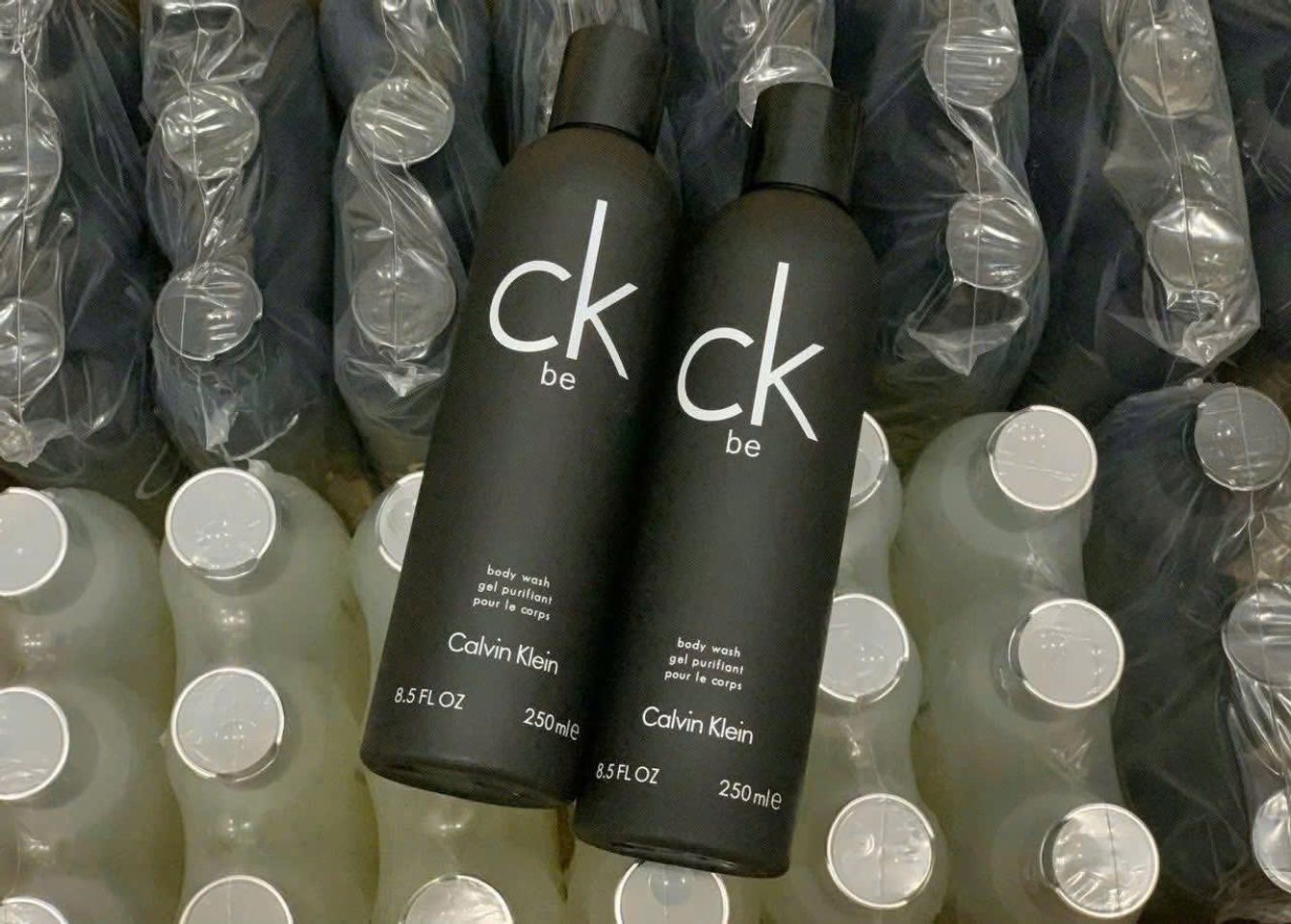 Sữa Tắm Calvin Klein CK Be Body Wash Gel 250ml - Hương Nước Hoa Unisex, Làm Sạch Thơm Mát cho Nam và Nữ