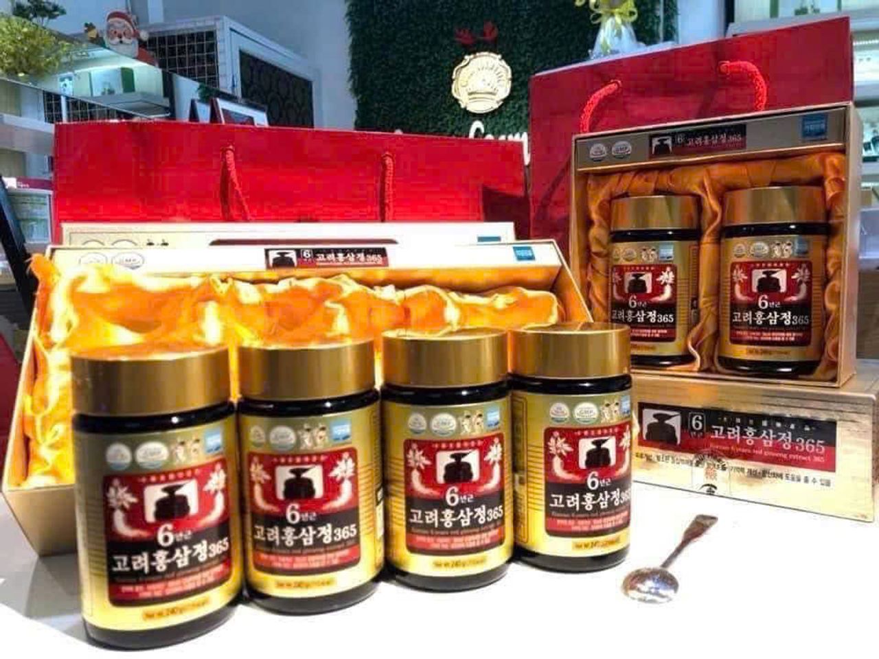 Cao Hồng Sâm Hàn Quốc Gold 6 Năm Tuổi Cô Đặc Hộp 4 Lọ x 250g - Giải Pháp Tăng Cường Sức Khỏe, Bổ Dưỡng Tự Nhiên