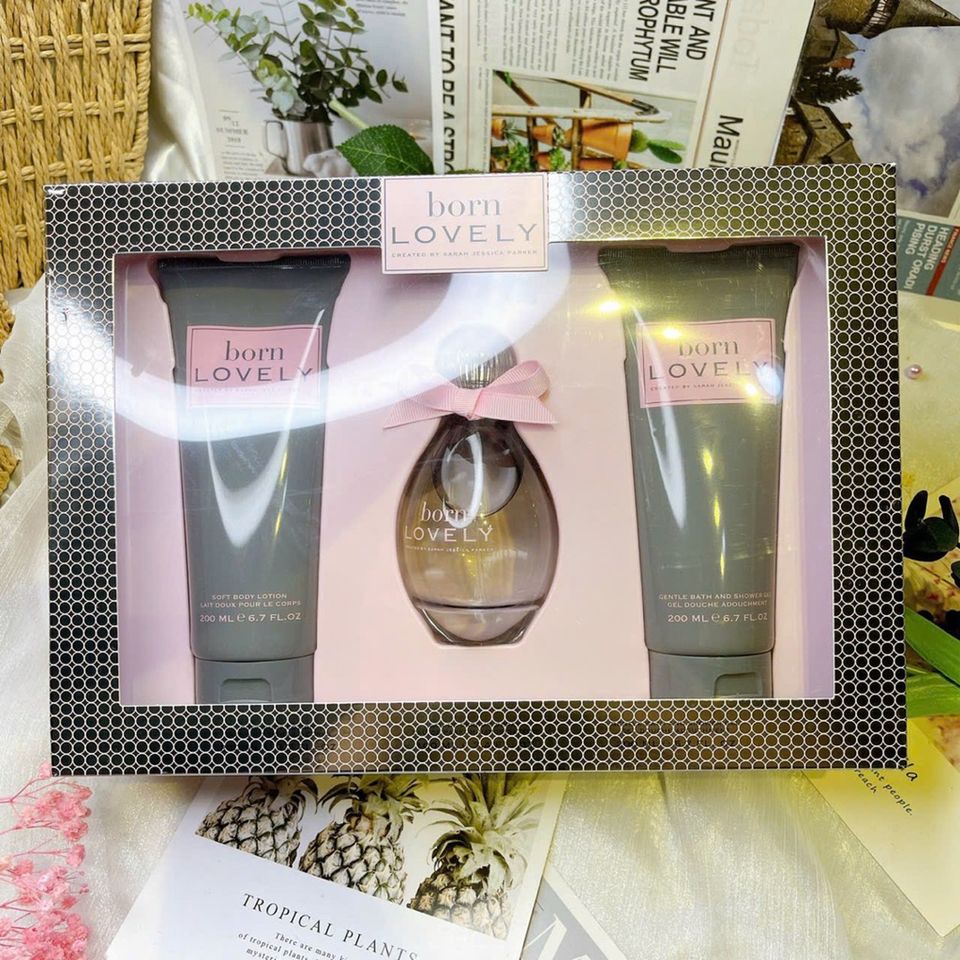 Set nước hoa Born Lovely gồm Nước hoa 100ml, Body lotion 200ml, Sữa tắm 200ml. 629390