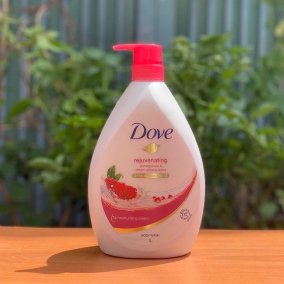 Sữa tắm Dove Rejuvenating với hương lựu và cỏ roi ngựa, dung tích 1L.