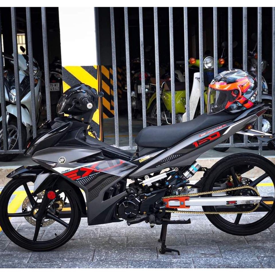 Tem Exciter 150 Y15ZR Xám Đen Nhám