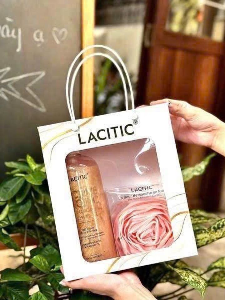 Sữa tắm Lacitic Bling bling vàng óng ánh , size đại hẳn 1 Lít