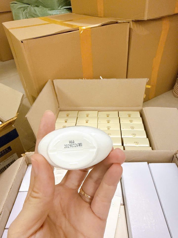 Kem BB Whoo Trắng Chống Nắng Kiềm Dầu Che Phủ Khuyết Điểm - Whoo Whitening Sun BB