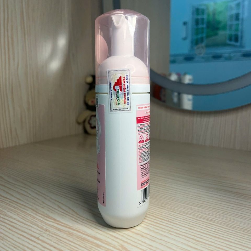 [Nhập khẩu chính ngạch] Femfresh Foam Wash With Shea Butter & Oat Milk Extracts - Bọt vệ sinh phụ nữ (150 ml)