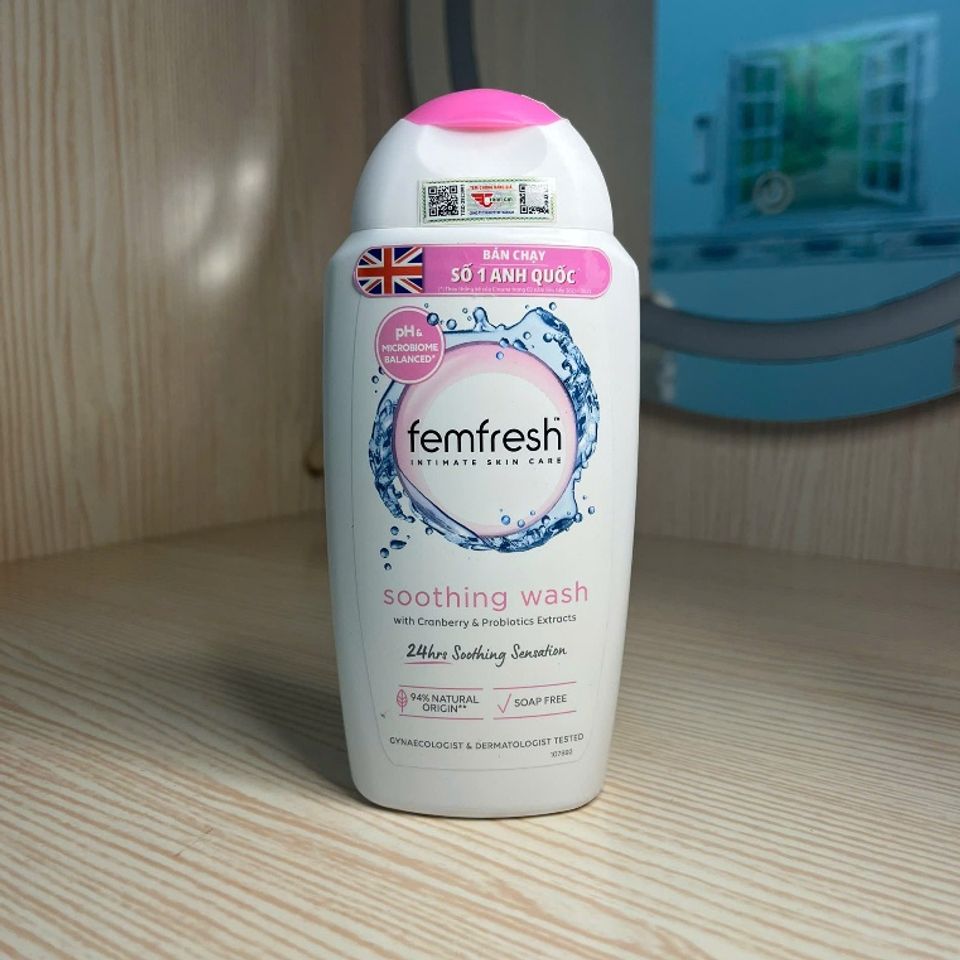 [Nhập khẩu chính ngạch]  Femfresh Soothing Wash - Dung dịch vệ sinh phụ nữ hàng ngày 250ml