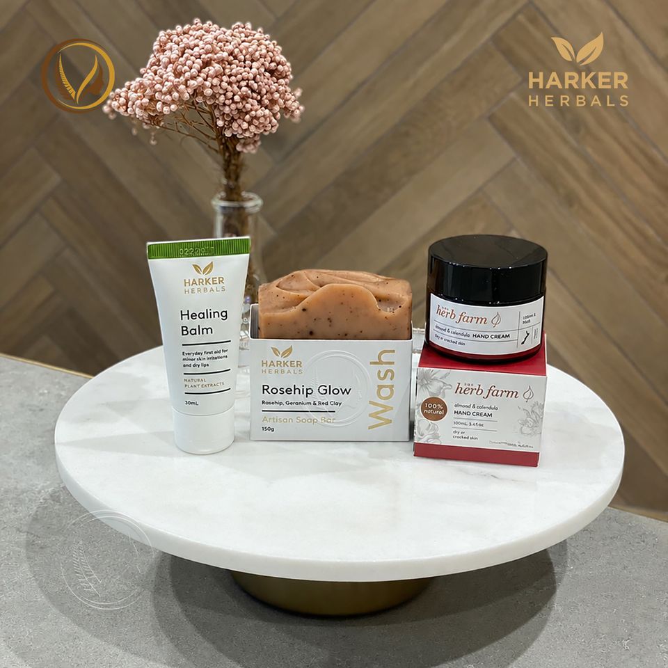 Cao xoa dịu vết thương, phục hồi da khô, môi nứt nẻ, côn trùng cắn Harker Herbals Healing Balm 30ml