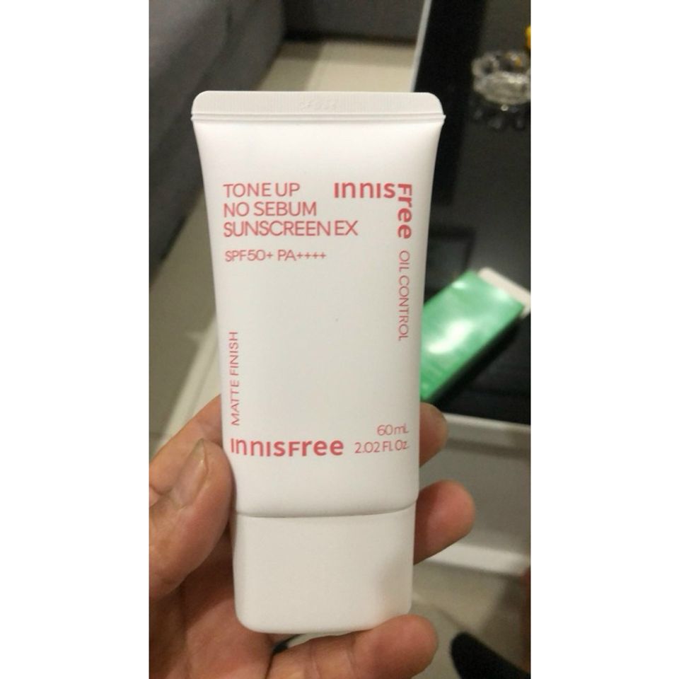 Kem Chống Nắng Nâng Tone, Kiềm Dầu Innisfree Tone Up No Sebum Sunscreen SPF50/PA++++ 50ml